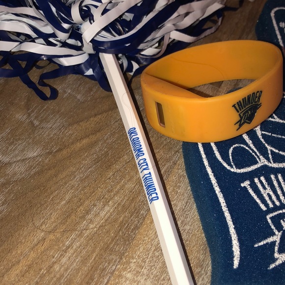 RARE EXCLUSIVE THUNDER FAN PACK - Picture 4 of 4